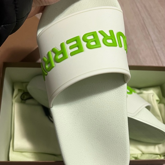 Burberry slides size 35 - Picture 4 of 6